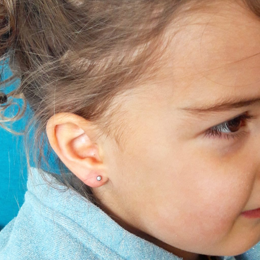Ou Se Faire Percer Les Oreilles Lyon Par qui faire percer les oreilles de ses enfants ? - Mamour blogue